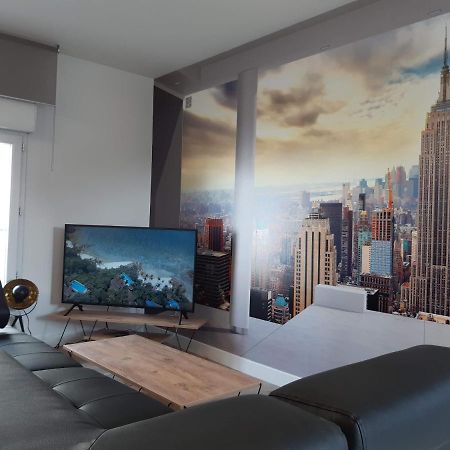Appartement Renove Le New-York En Centre Ville - Terrasse Et Parking - Non Climatise La Roche-Chalais Eksteriør billede
