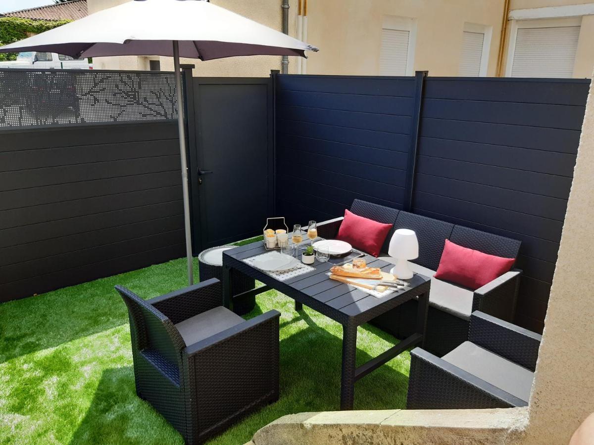 Appartement Renove Le New-York En Centre Ville - Terrasse Et Parking - Non Climatise La Roche-Chalais Eksteriør billede