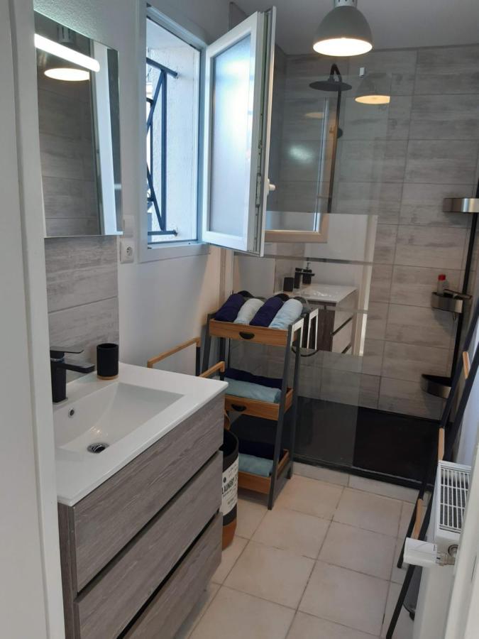 Appartement Renove Le New-York En Centre Ville - Terrasse Et Parking - Non Climatise La Roche-Chalais Eksteriør billede