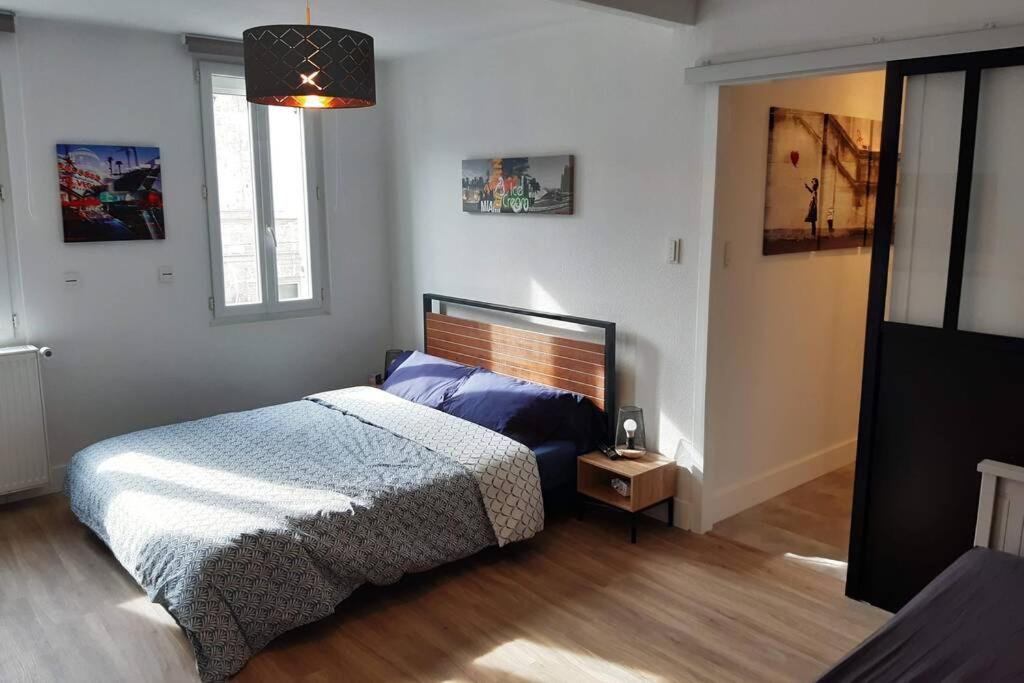 Appartement Renove Le New-York En Centre Ville - Terrasse Et Parking - Non Climatise La Roche-Chalais Eksteriør billede