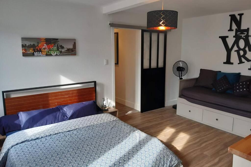 Appartement Renove Le New-York En Centre Ville - Terrasse Et Parking - Non Climatise La Roche-Chalais Eksteriør billede