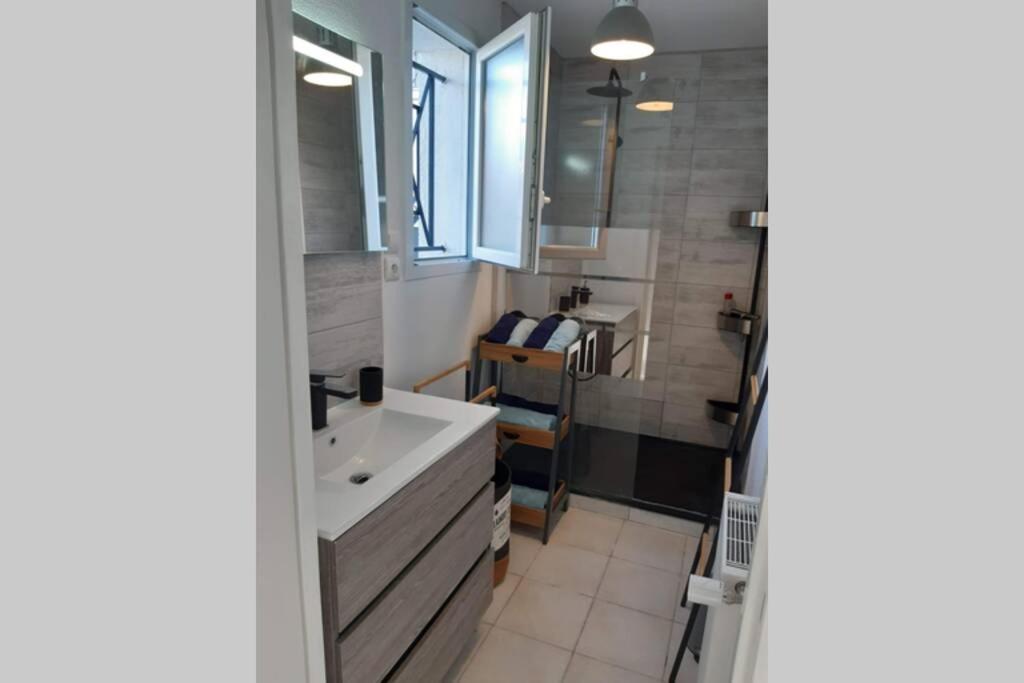 Appartement Renove Le New-York En Centre Ville - Terrasse Et Parking - Non Climatise La Roche-Chalais Eksteriør billede